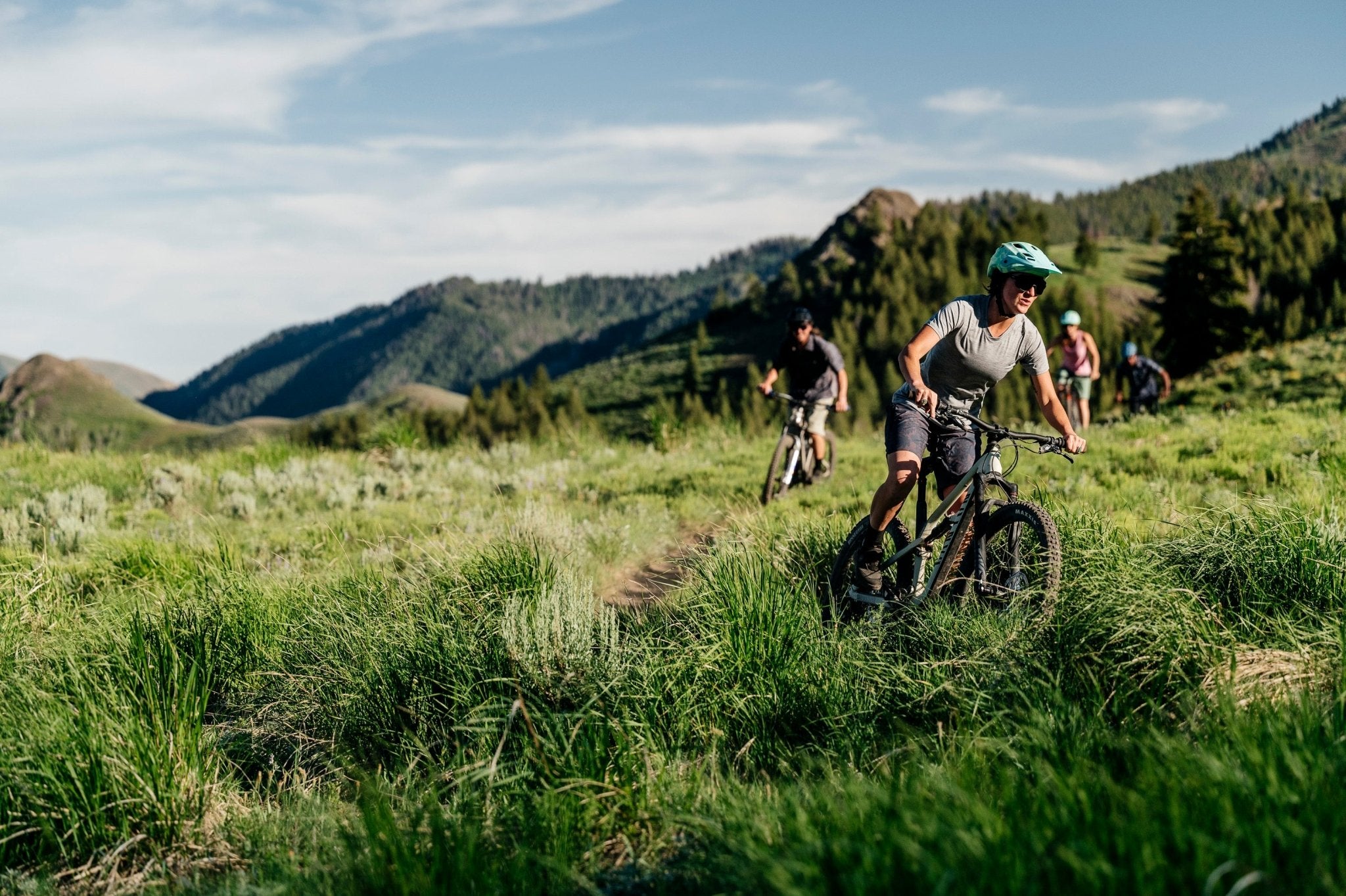 Women's Spire Essential Ride Tee - Club Ride Apparel